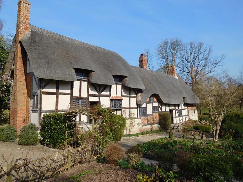 The house today contains many household items and furnishings from Anne's day