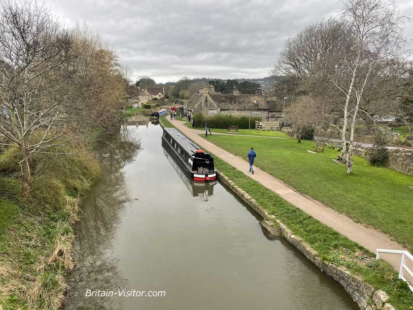 Walking along the canal to the pub.